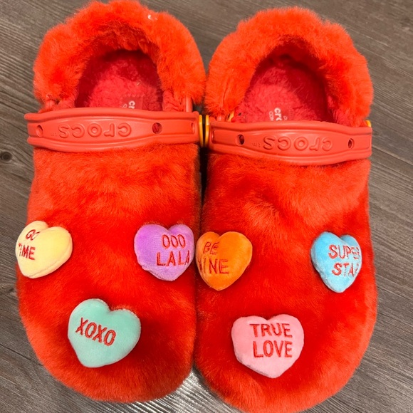 Sweatheart Crocs FUZZY - Picture 4 of 8